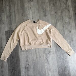 Nike Dri-FIT Versa Cropped Sweatshirt